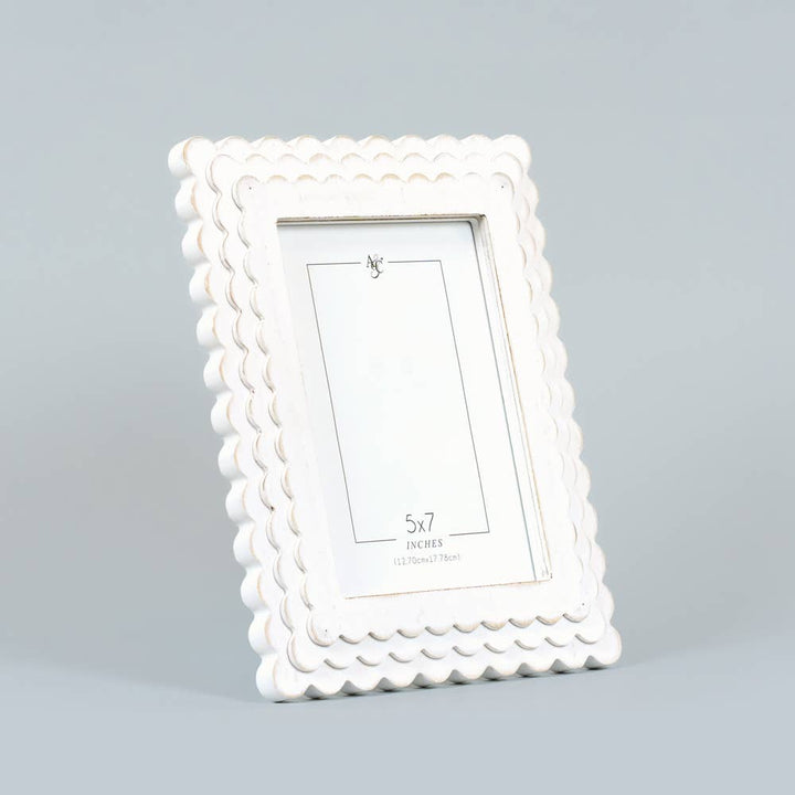 11843 - 8x10x1 wood photo frame (SCALLOP) wh (5x7) pic