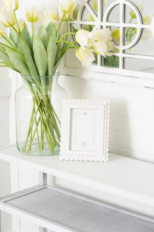 11843 - 8x10x1 wood photo frame (SCALLOP) wh (5x7) pic