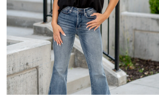 Judy Blue 4-way Stretch High Waist "Tummy Control" Contrast Wash Flare Jeans.