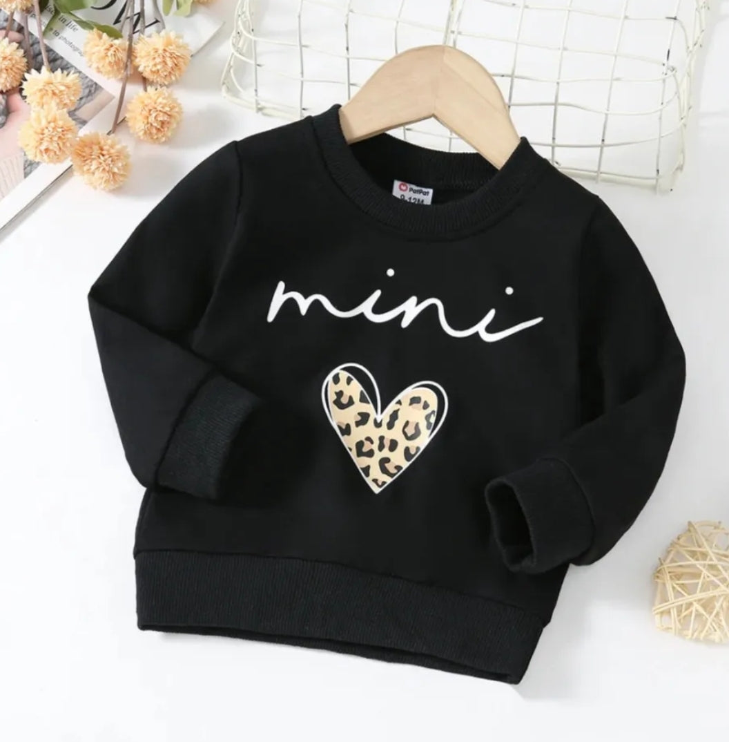 Mini heart crewneck