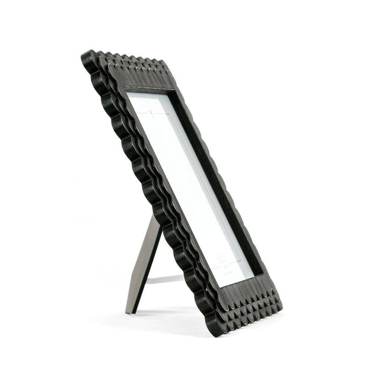 Scallop black frame